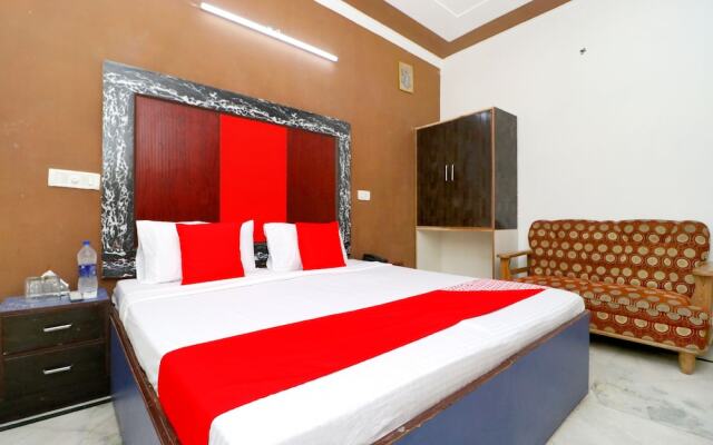 Oyo 37663 Hotel Royal Palace