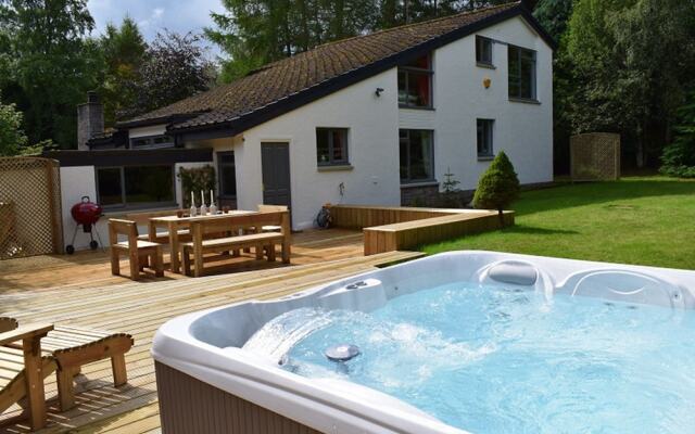 Four Pines Lodge