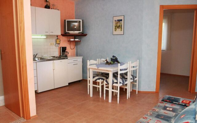 Apartment With one Bedroom in Okrug Gornji, With Enclosed Garden and W