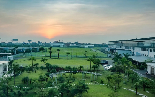 Luxury Airport Hotel & Spa