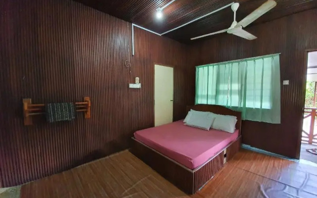 Redzwan's Beach Resort by OYO Rooms