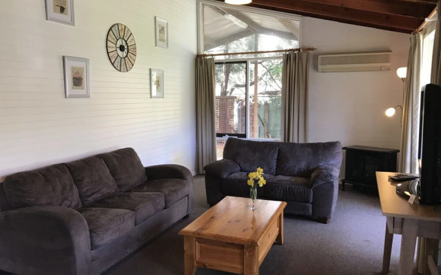 Hampton Cottage, Bright