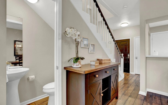 Luxury Riverfront Condo 1 BLK to Schlitterbahn!