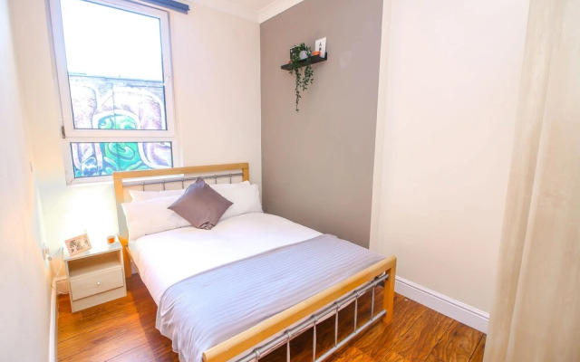 City view flat at Liverpool st Brick Ln