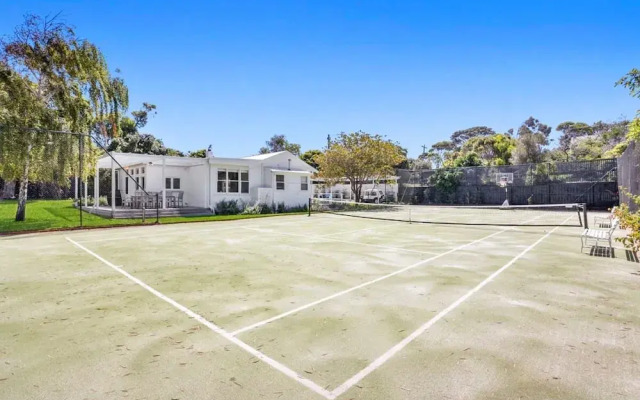 Portsea Paradise Pool and Tennis Court