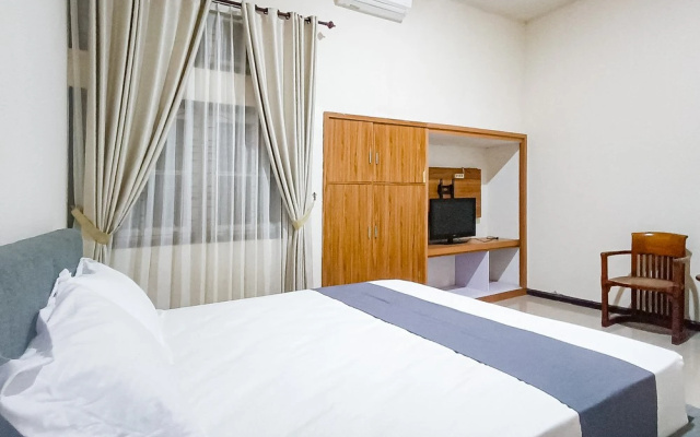 RedDoorz @ RRR Guesthouse Mataram – Guest Rooms – Mataram