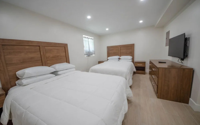 Seaport Inn