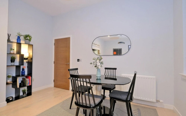 Stunning Central Two Bedroom Executive Apartment