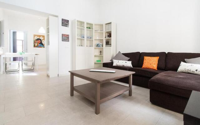 CN PARKING INCLUIDO Apartamento 2D en zona monumental