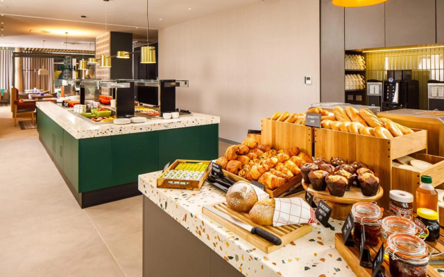 Holiday Inn Manchester Airport by IHG