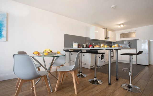 Rest & Recharge Regents Court 3bed 2bath