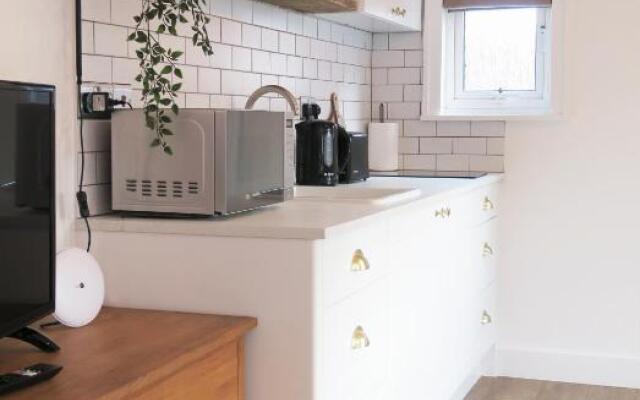 The Annexe - Private, Self-Contained with Parking (Adults Only)