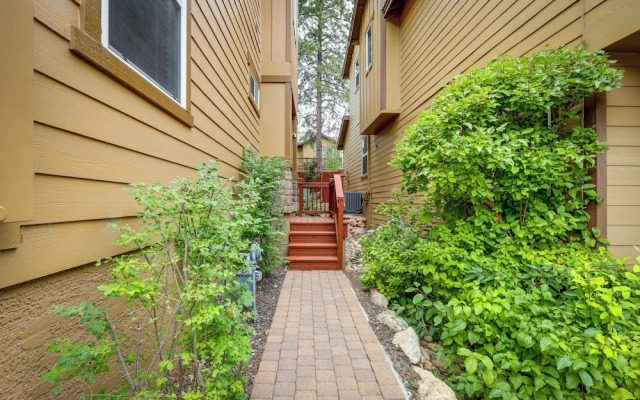 Spacious Flagstaff Townhome: 3 Mi to Downtown!