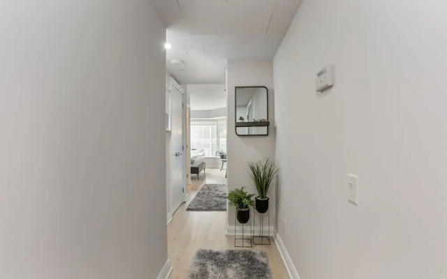 QuickStay - Chic Condo in Yorkville (Yonge & Bloor)