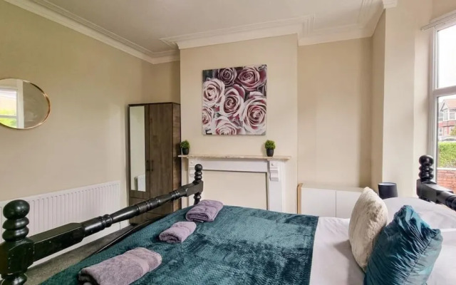 Rustic Ebony Suite With Free Parking