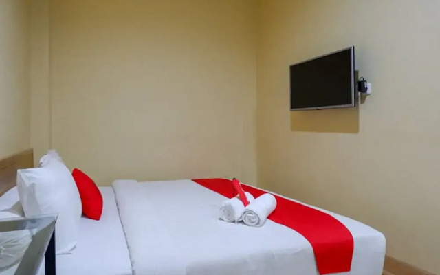 RedDoorz @ G Hotel Luwuk