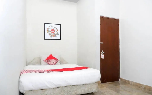 OYO 1196 Hotel Pura Puspa Rosa