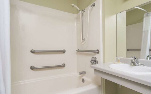 AmericInn by Wyndham Eau Claire