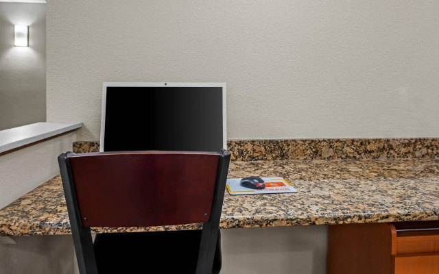 Quality Inn Dubuque on Hwy 20