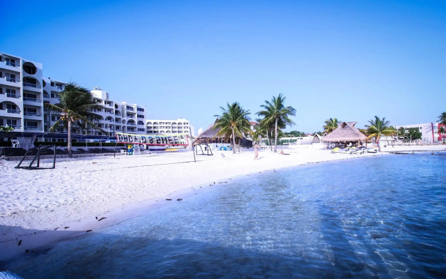 Aquamarina Beach Resort