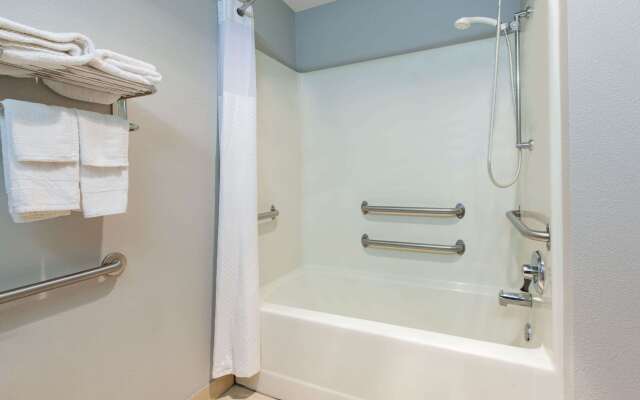 Microtel Inn & Suites by Wyndham Pittsburgh Airport