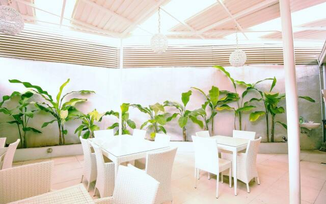 ZEN Rooms Dipati Ukur