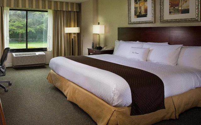 DoubleTree by Hilton Charlotte Airport