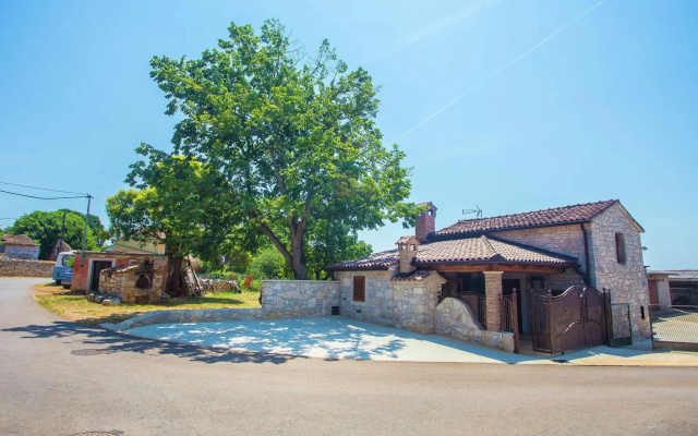 Rustically furnished holiday home with its own tavern, only 5 km from Porec - Villas_and_Bungalows in Porec - Photo 5