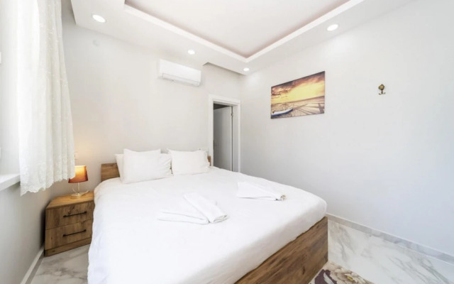 Marvelous Conservative Villa in Muratpasa