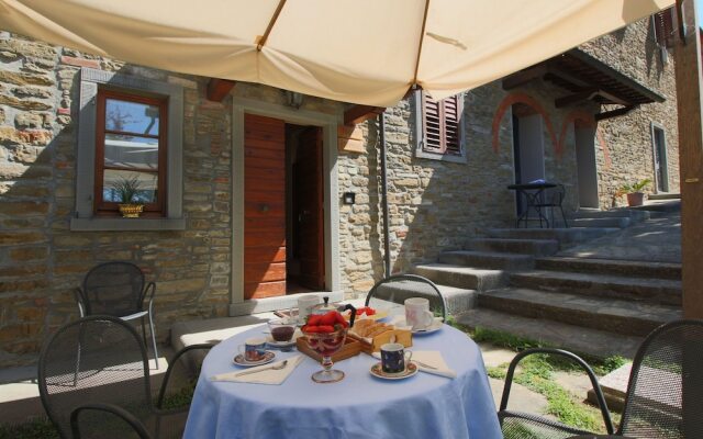 Elegant Farmhouse in Campriano With Swimming Pool