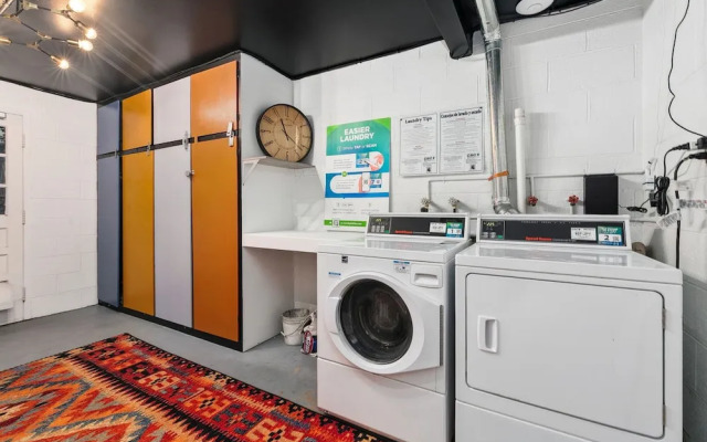 Caviar Suite, Moody Retreat by Old Town Square