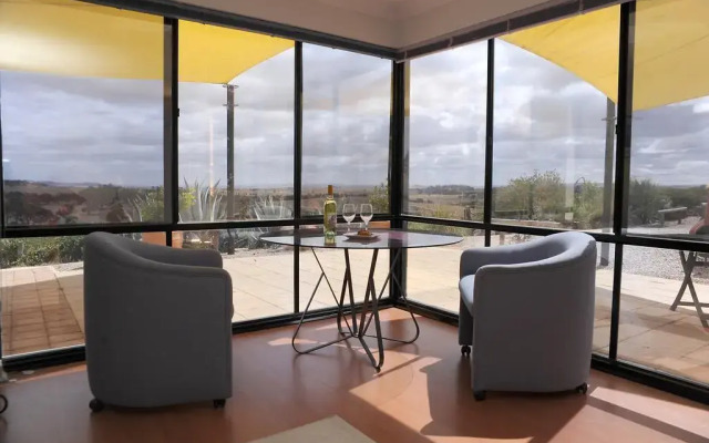 Mt Surmon Wines/Scarlattis Gallery/The Retreat