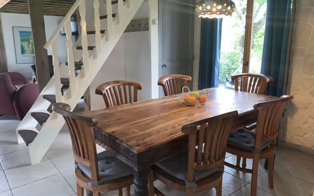 Modern Holiday Home near Forest in Burgundy