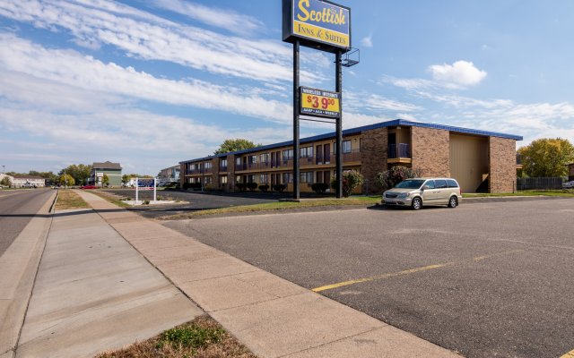 Scottish Inns & Suites Eau Claire