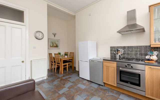 Silver Lining Lochrin Terrace Apartment