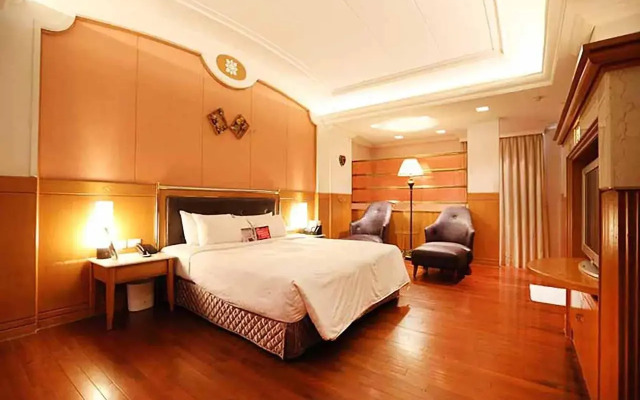 Royal Group Motel Tainan Branch