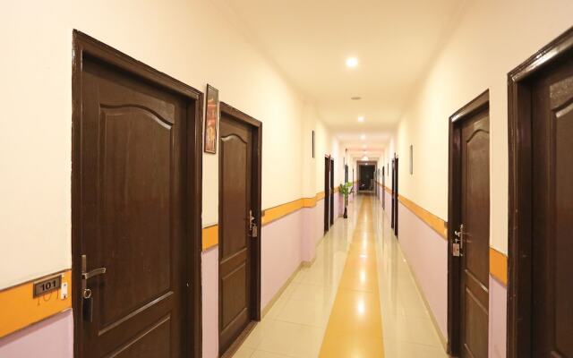 OYO 12784 Hotel Roomers