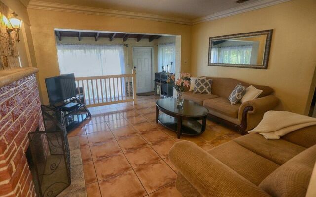 Spacious & Conveniently Located Miami Airport Home