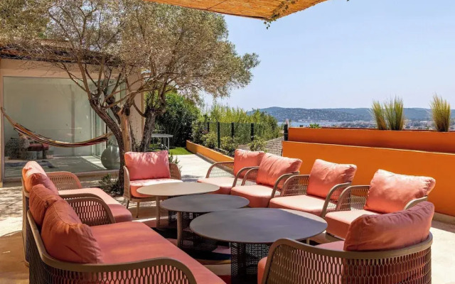 Room in a Magnificent 500m2 Provencal Villa