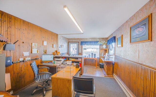 Love Hotels Tomahawk by OYO at Lake Mohawksin WI