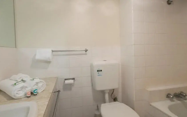 Cairns Holiday Lodge