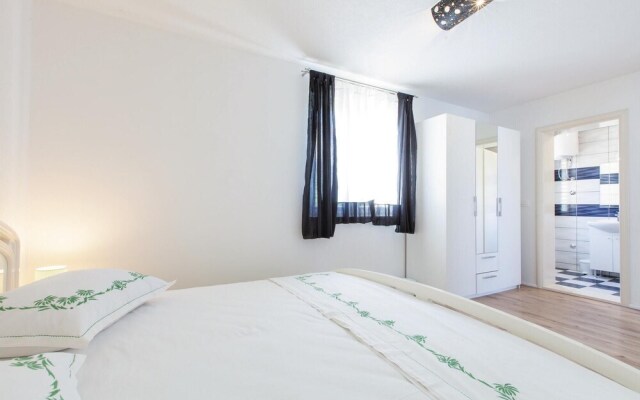 Beautiful Home in Kastel Stafilic With Wifi and 7 Bedrooms