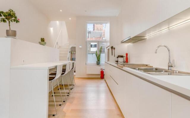 Magnificent modern, sleek & stylish decorated Loft