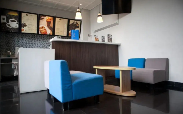 RedDoorz Plus near Bandung Station 2