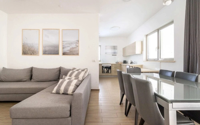 Jaffa- Beautiful 3 Bedroom Apartment Best Location