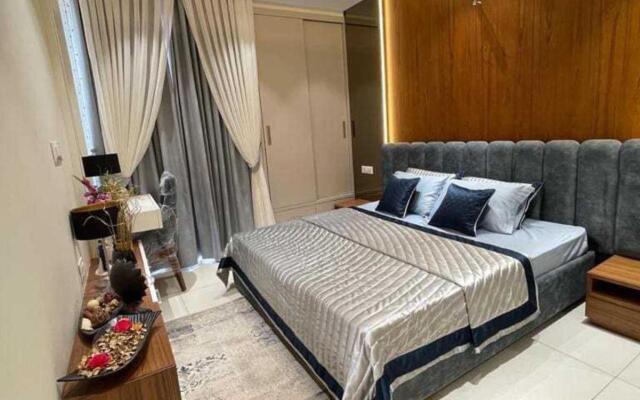 Oyo 92531 Hotel Golden Crown
