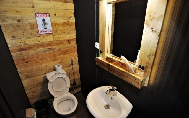 Falcon Apartments - Terrace