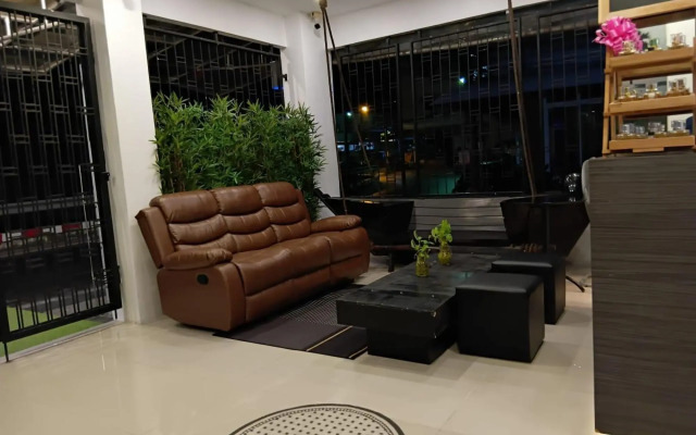Hotel The Journey Patong New