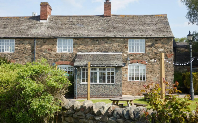 The Fieldhead Hotel by Greene King Inns