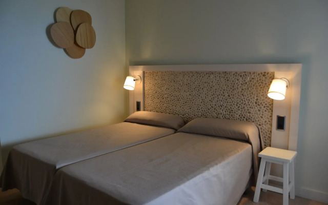 Caprici Beach Hotel & Spa